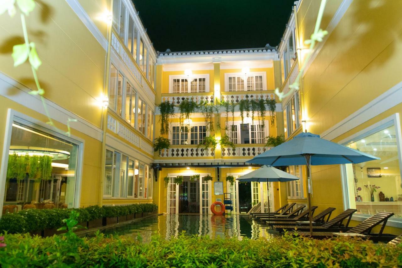 Waterfront Hoi An Resort Bagian luar foto